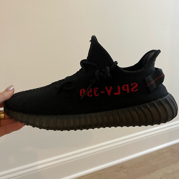9.5 Yeezys - Picture 2 of 4